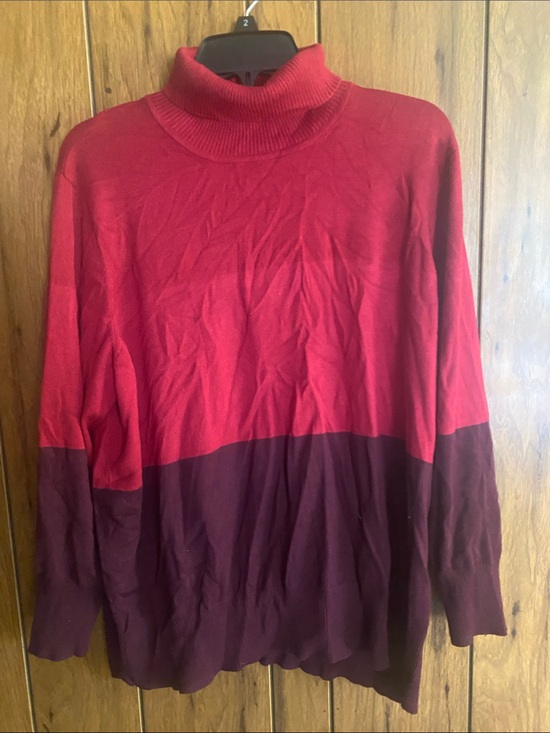 retrology Sweaters - Women's Two-Tone Red & Plum Turtleneck Sweater